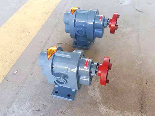 External lubricating oil pump